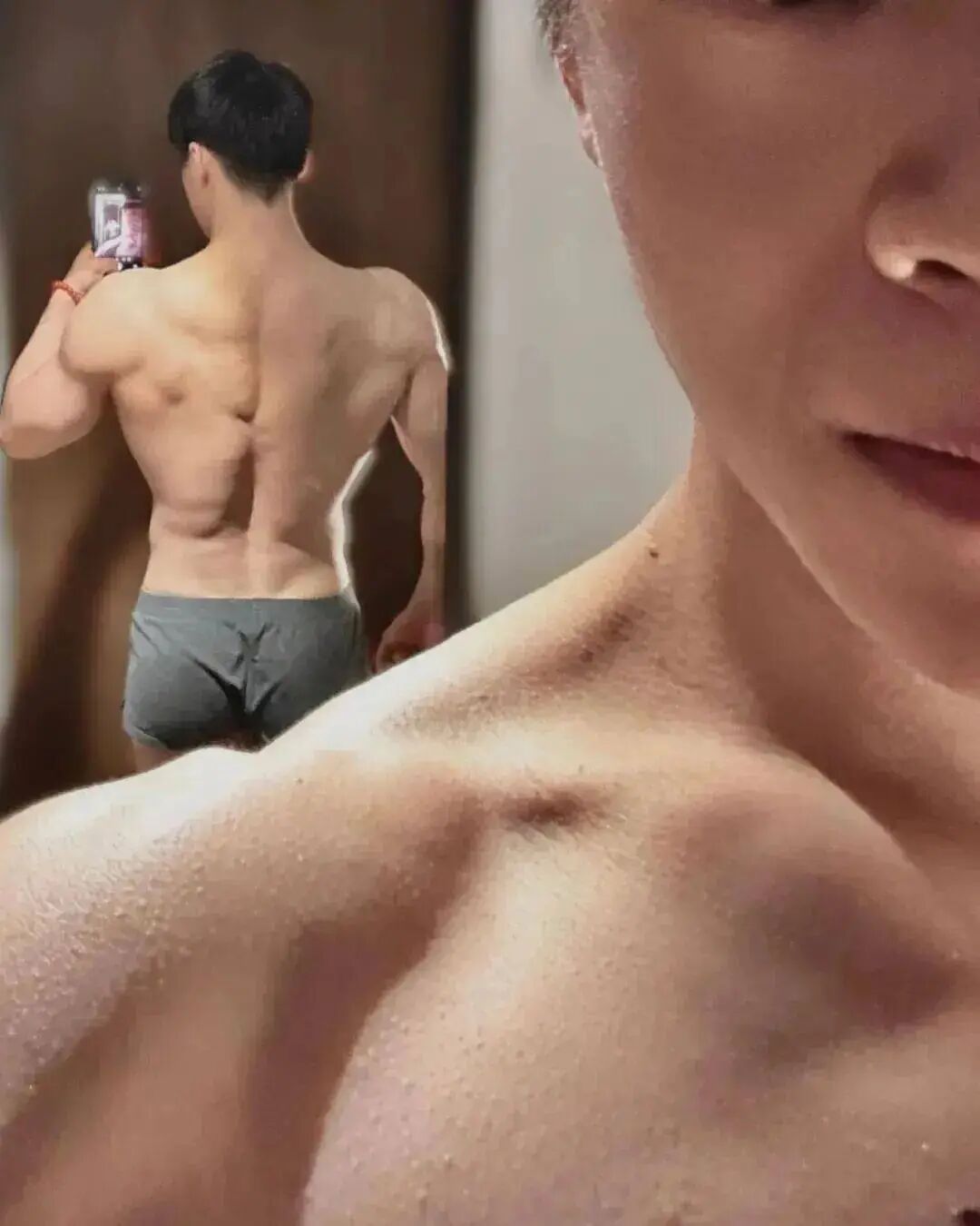 体操冠军张宏涛穿灰裤子照，你看过吗？