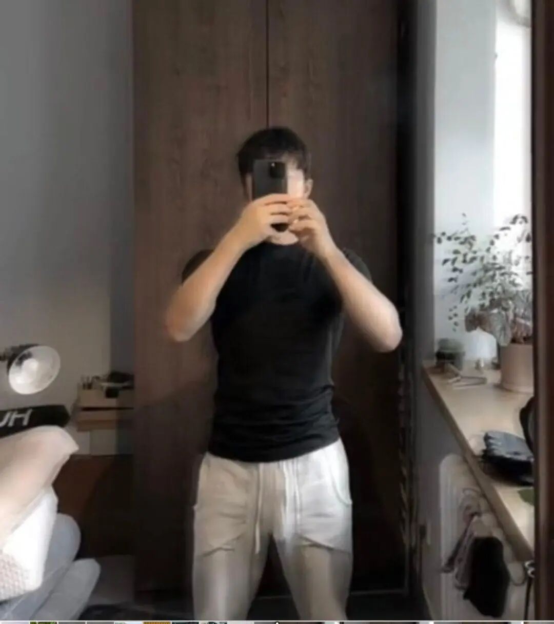 体操冠军张宏涛穿灰裤子照，你看过吗？