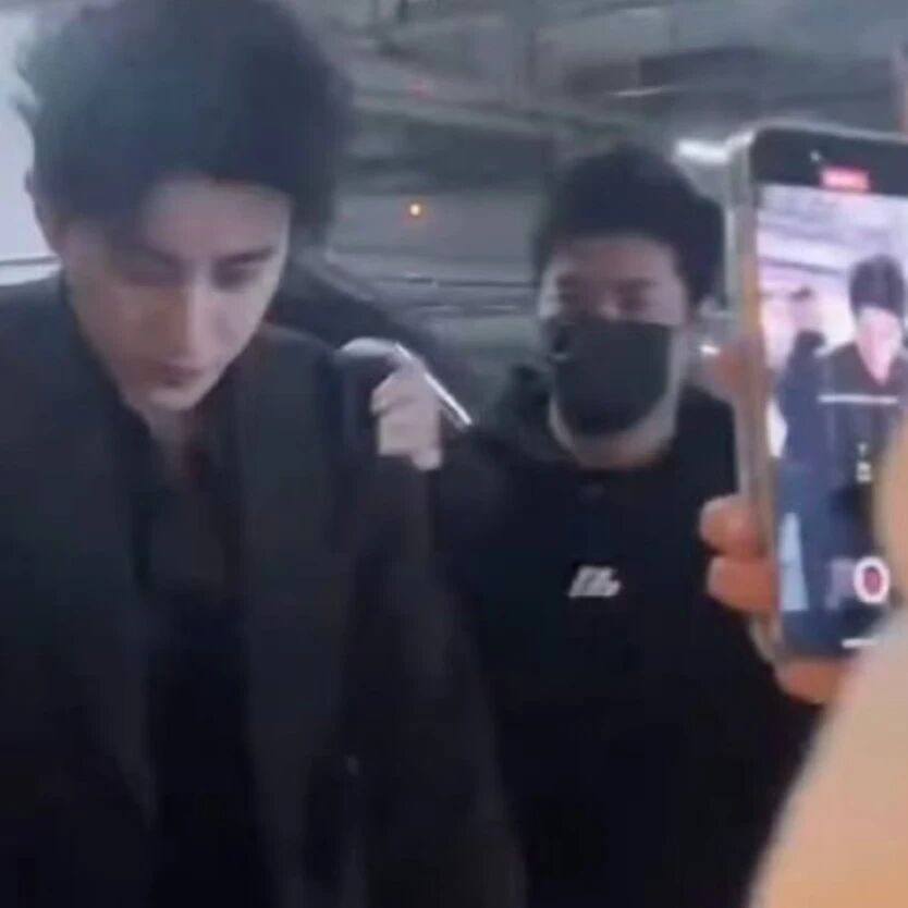 敖瑞鹏车库怒吼:那个被逼到手抖的男孩,撕开了&ldquo;狗私生&rdquo;最丑陋的遮羞布!