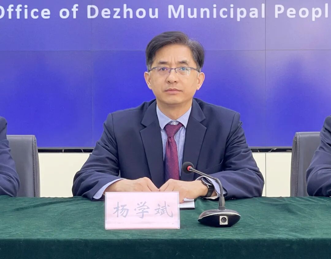 "主题系列新闻发布会,邀请市气象局党组成员,副局长,新闻发言人杨学斌