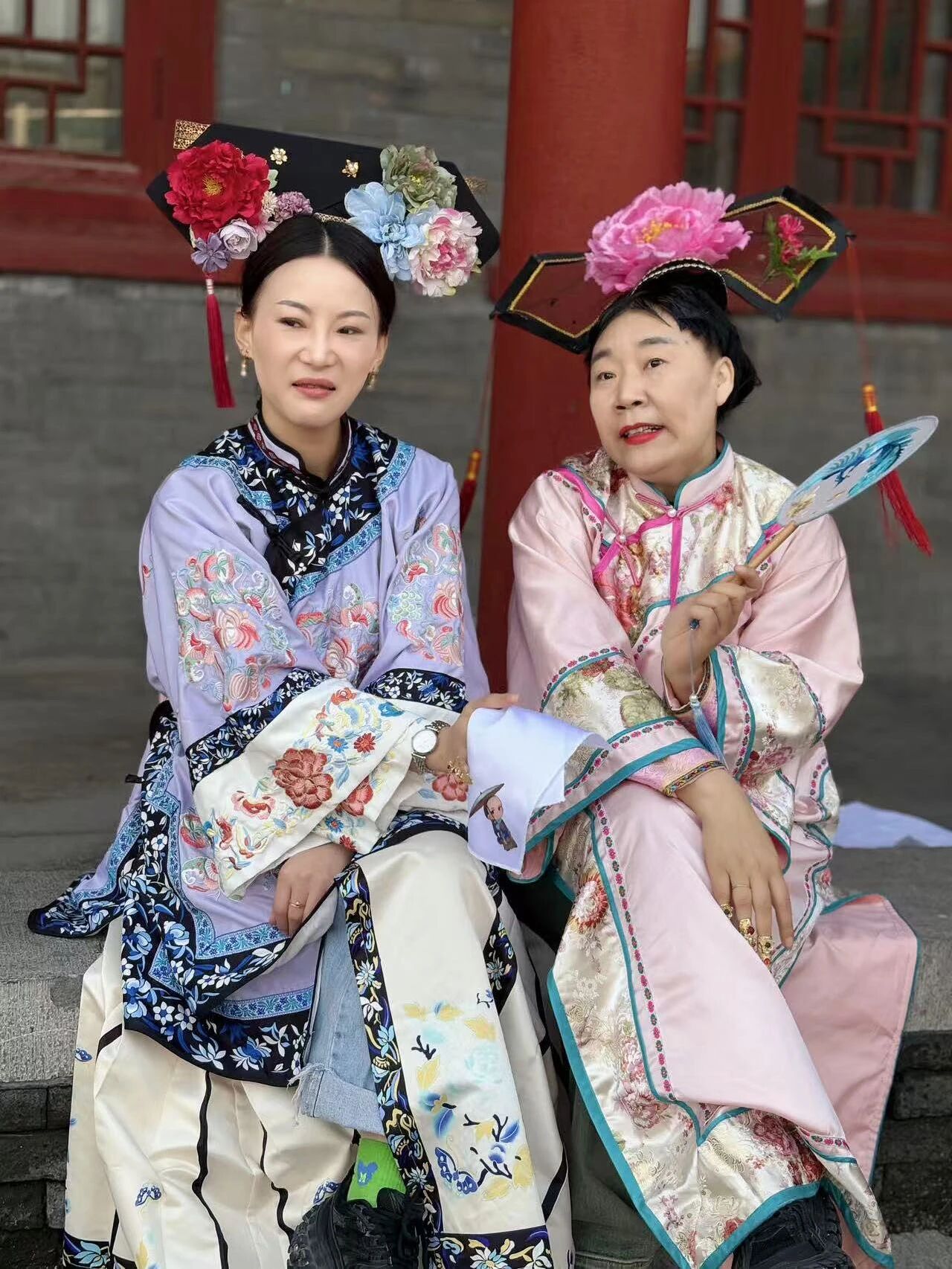夹子姐和拎包姐