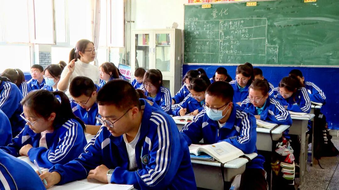 乌苏市第一中学教师马文燕说:"在日常的教育教学工作中,我们注重培养