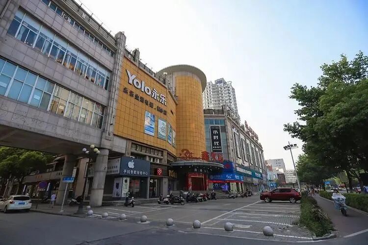 但早在前两年桐乡市国汇时代广场商业发展有限公司就已破产,被列为