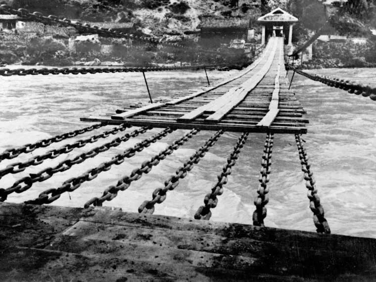 天天学党史长征路上平均每300米就有一名红军牺牲