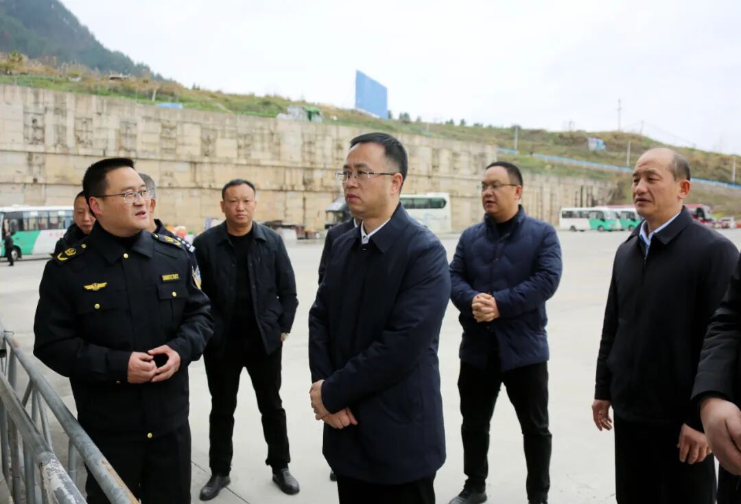 秦会刚在印江客运站调研在印江客车站,秦会刚实地