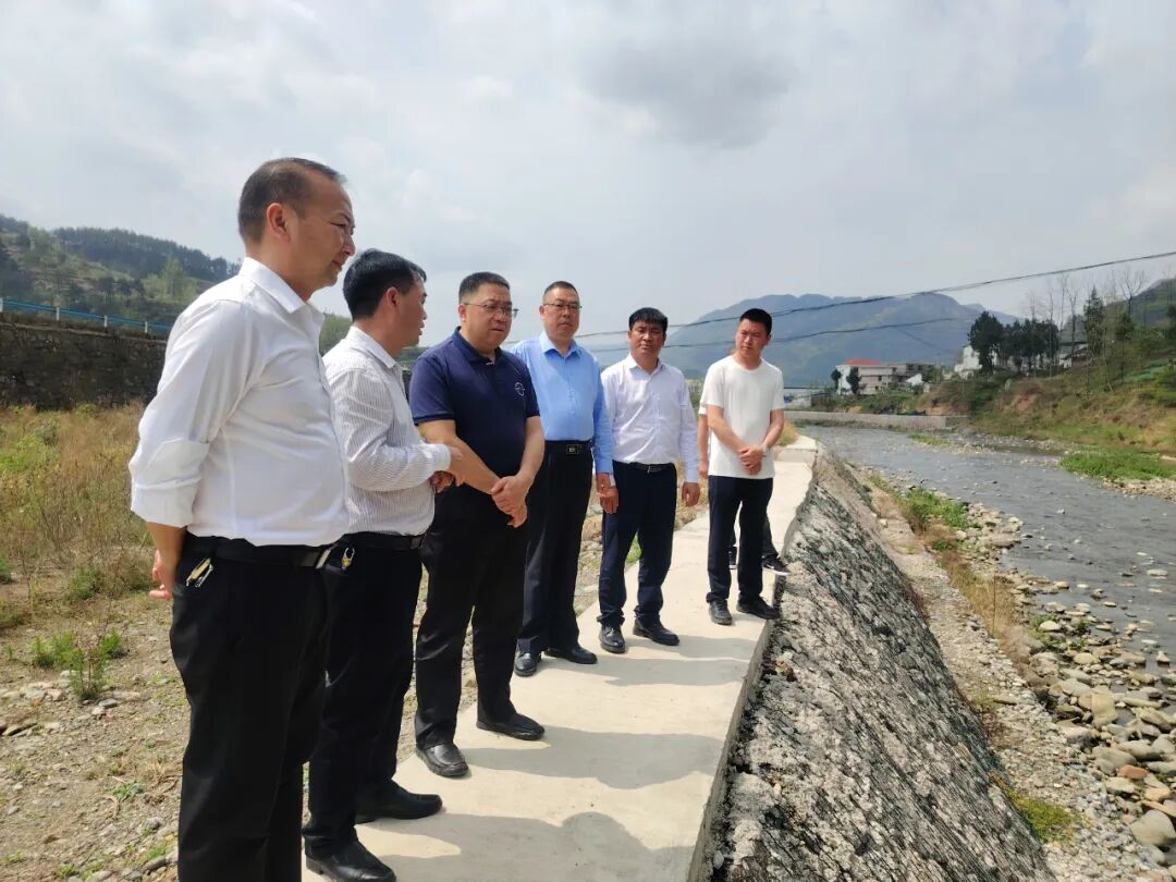 田杰开展巡河巡林工作
