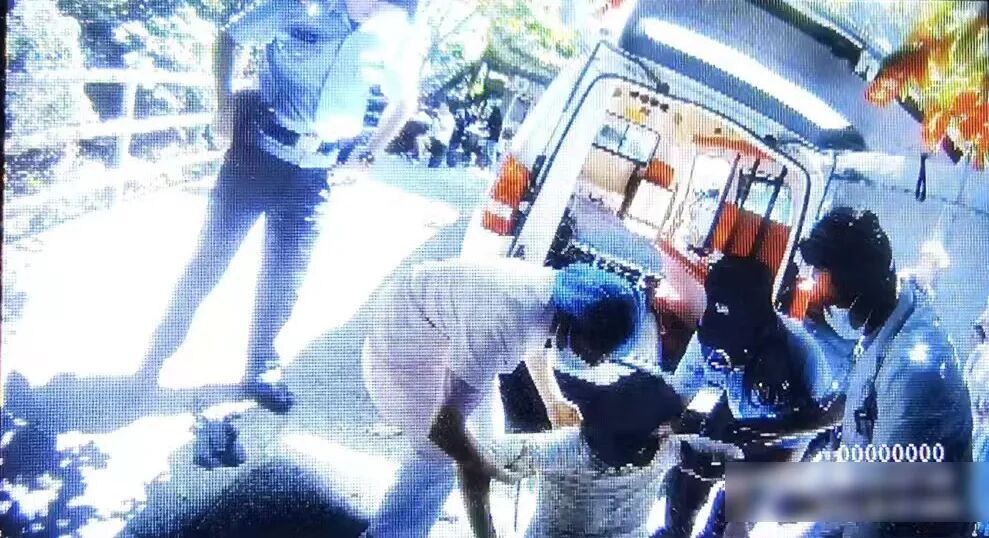 有景更有“警”，鼎湖公安暖心救助摔伤游客，绘就景区最美“警”色