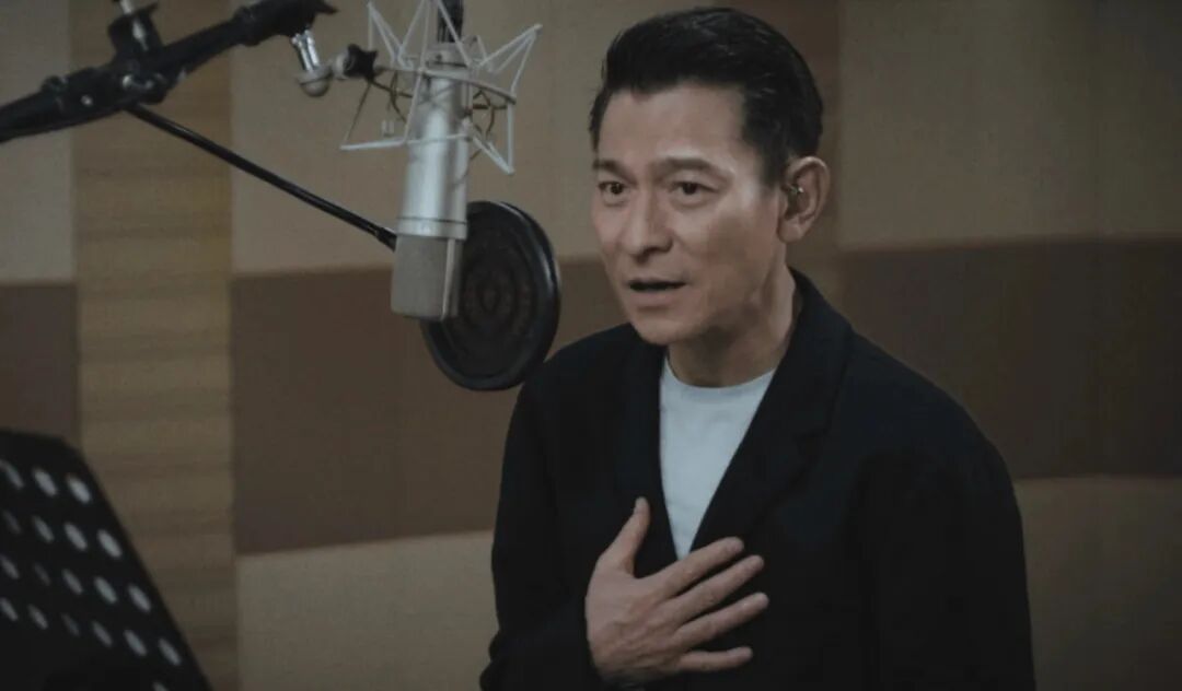《潜行》上映,63岁刘德华再飙演技,原来他也是"笨小孩"出身