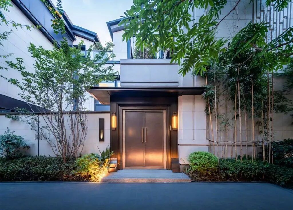 海天明月（81）什么意思文/韩雪丽海天明月——愿意晒太阳，