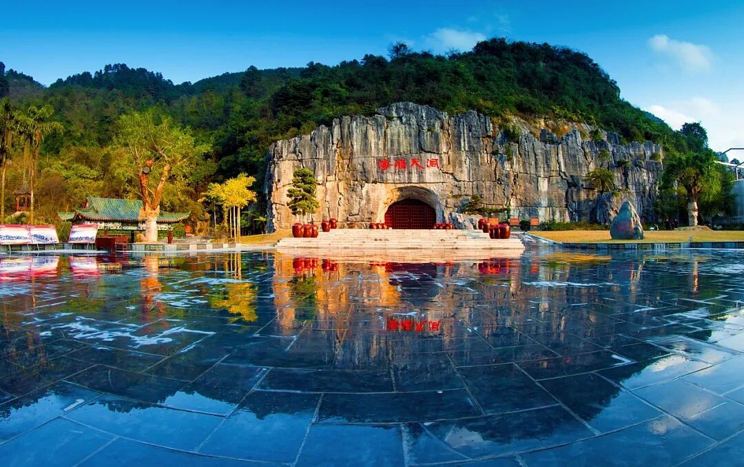 丹炉山景区△笼箱盖枫杏生态旅游景区△南丹矿物温泉生态旅游区近年来
