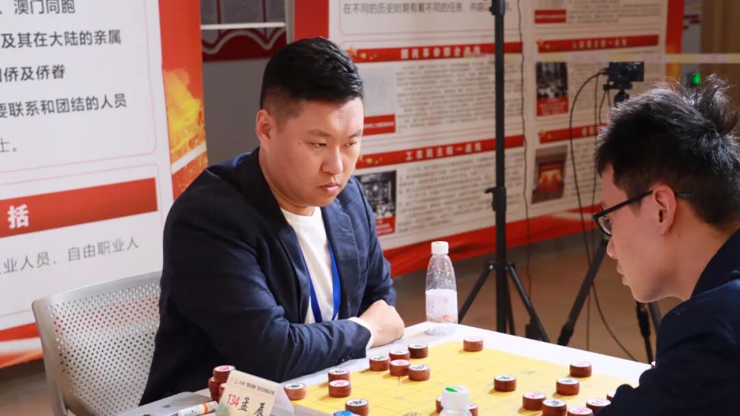 赛场之外,【象棋大师党斐】直播间,【象棋柳大华】直播间同步对本次