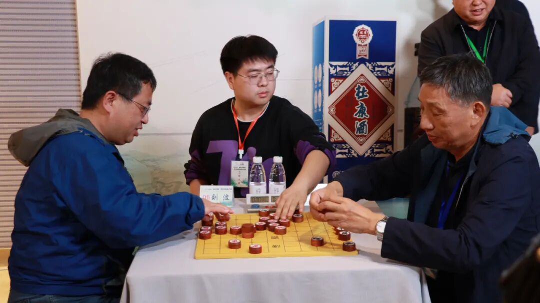 赛场之外,【象棋大师党斐】直播间,【象棋柳大华】直播间同步对本次