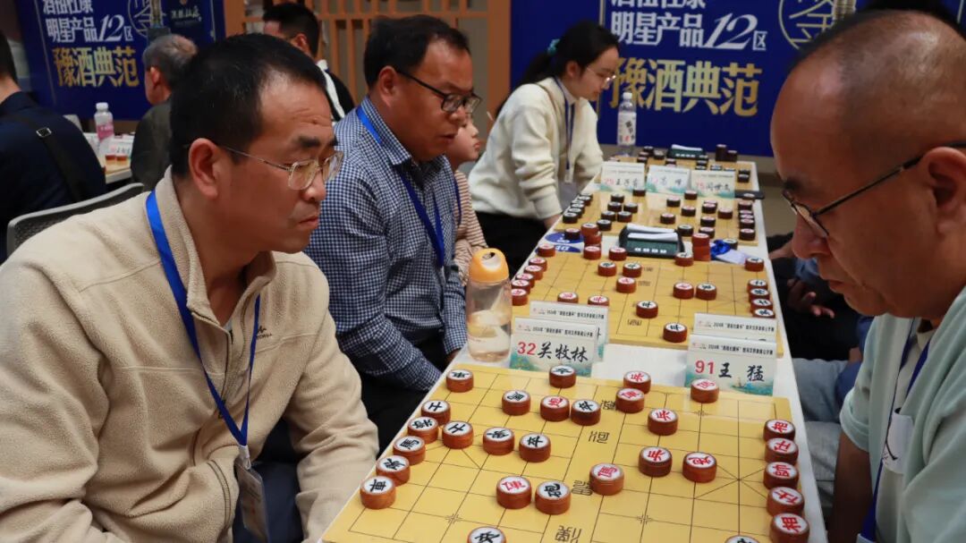 赛场之外,【象棋大师党斐】直播间,【象棋柳大华】直播间同步对本次