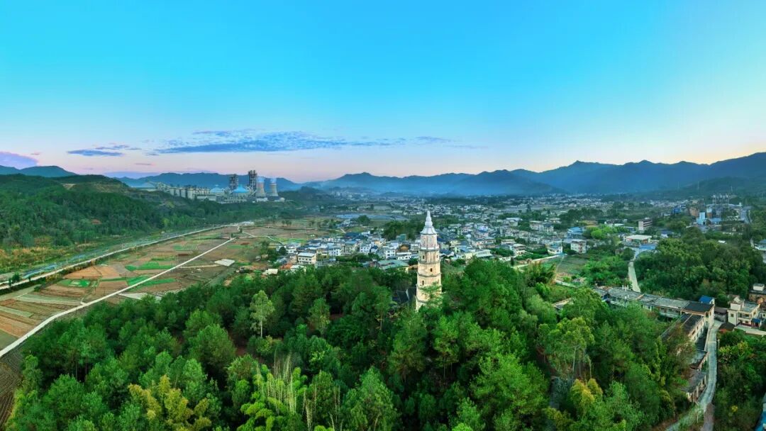 路亭古塔（梁伟龙 摄）