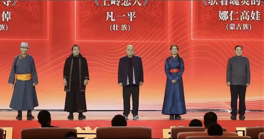 娜仁高娃：从沙窝地走向文学百花园 第31张