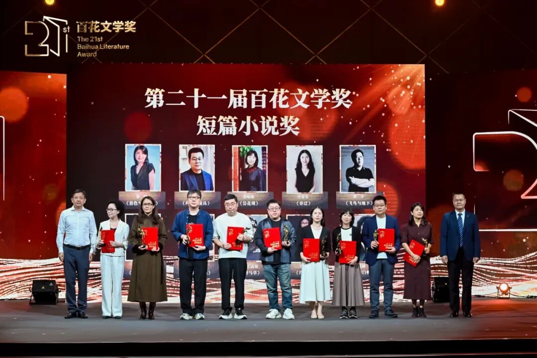 娜仁高娃：从沙窝地走向文学百花园 第2张