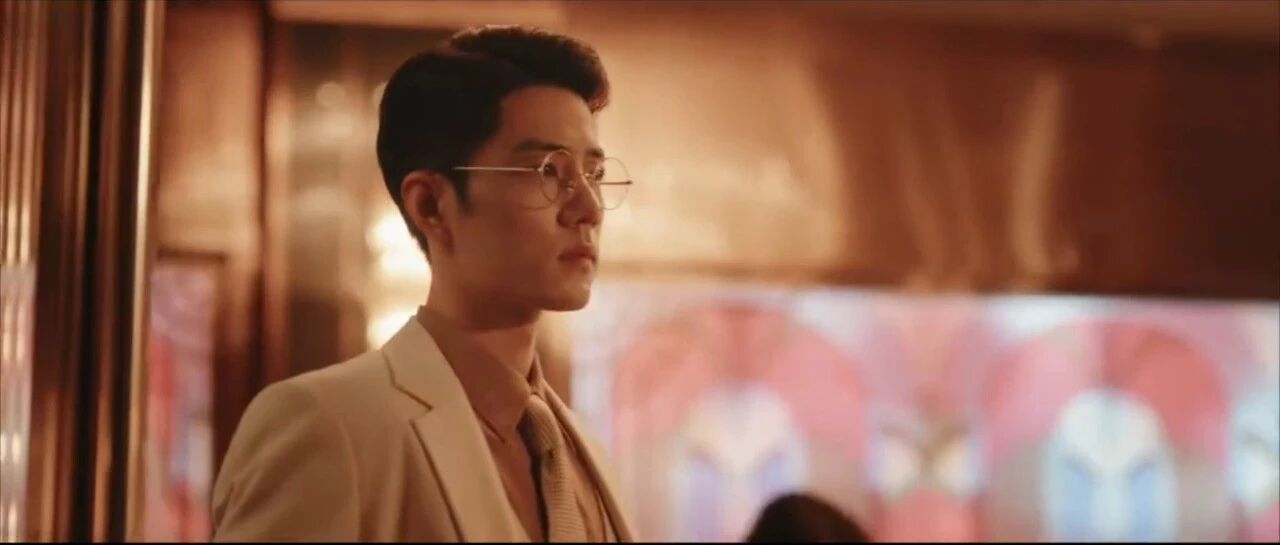 肖战《谍报上不封顶》新物料：任少白的谍报与美食人生法则