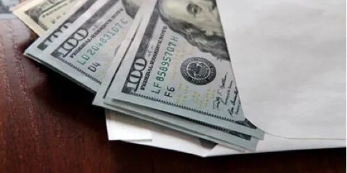 桌子上摆放着广告卡片

AI 生成的内容可能不正确。