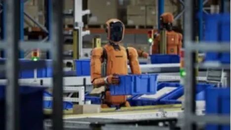 图片包含 建筑, 男人, 前, 桌子

AI 生成的内容可能不正确。