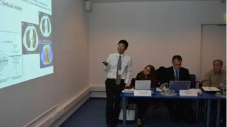 会议室里的人们

AI 生成的内容可能不正确。