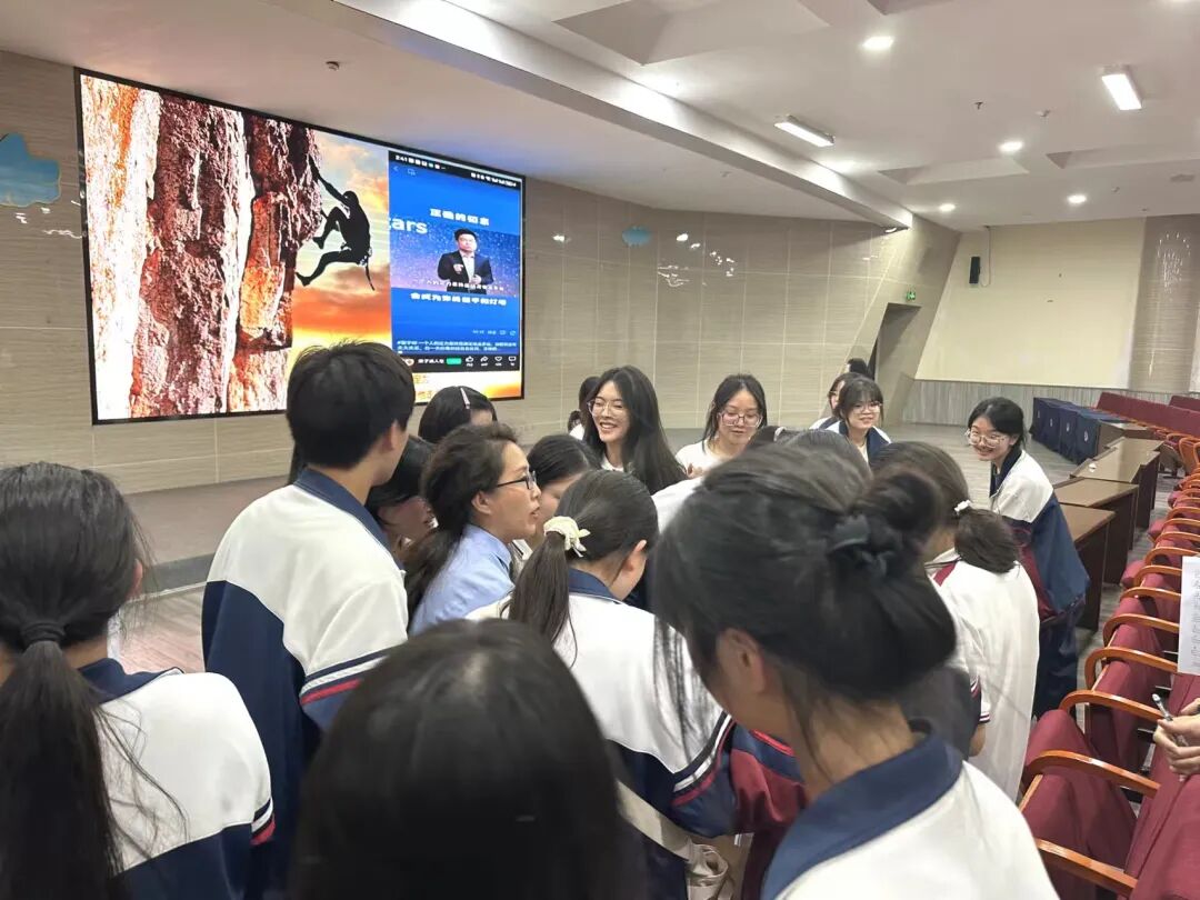 成都市郫都区川科外国语学校