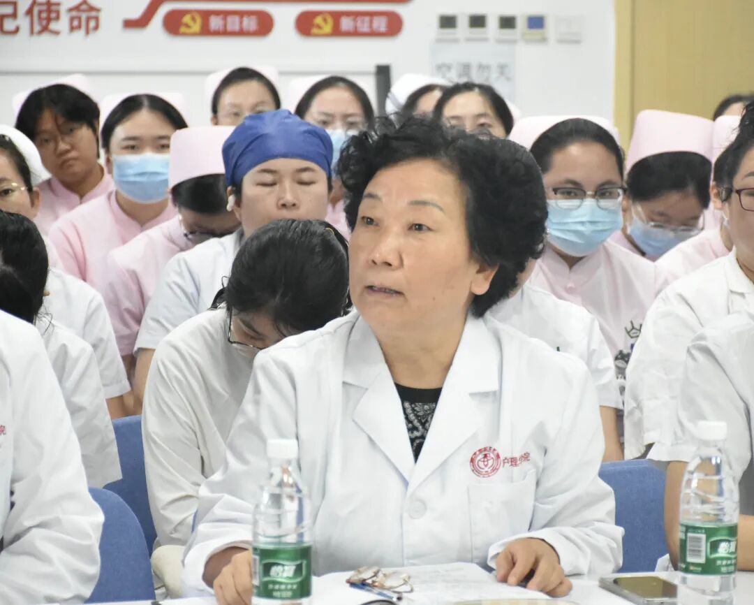 护理床旁查体怎么说【基地建设】理论实践催新知 教学相长促提升——我院外科系统开展护理实习生床旁教学查房_https://www.jmylbn.com_新闻资讯_第9张