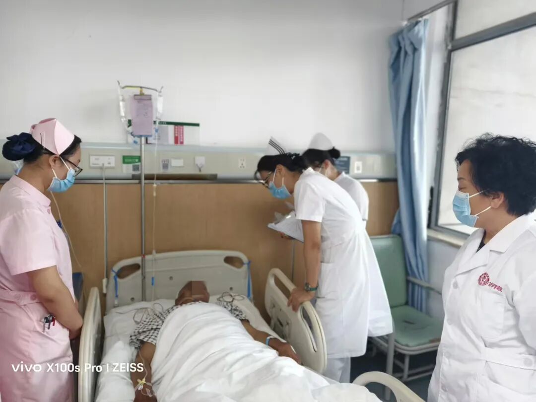 护理床旁查体怎么说【基地建设】理论实践催新知 教学相长促提升——我院外科系统开展护理实习生床旁教学查房_https://www.jmylbn.com_新闻资讯_第5张