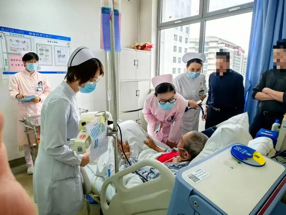 护理床旁查体怎么说【基地建设】深耕临床育英才 匠心传承谱新篇——我院呼吸与危重症医学科床旁护理教学查房纪实_https://www.jmylbn.com_新闻资讯_第3张