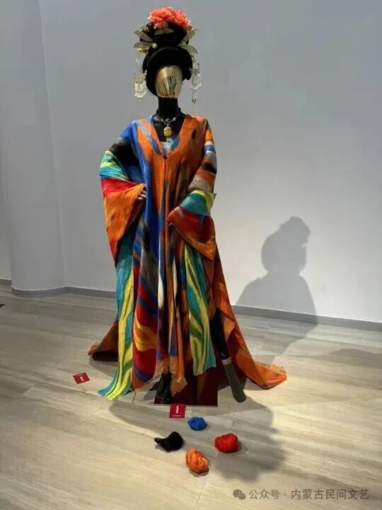 内蒙古作品《母亲河·岸边的喜悦》入围第十七届中国民间文艺山花奖·优秀民间工艺美术 第224张