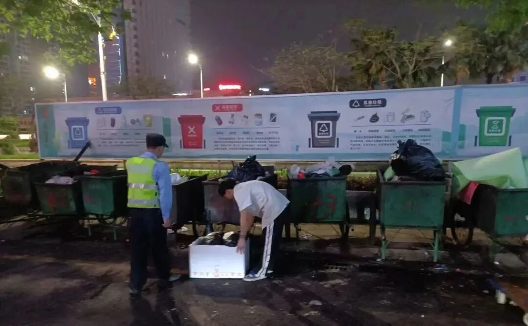 治安网格员制止乱扔垃圾行为。/通讯员供图