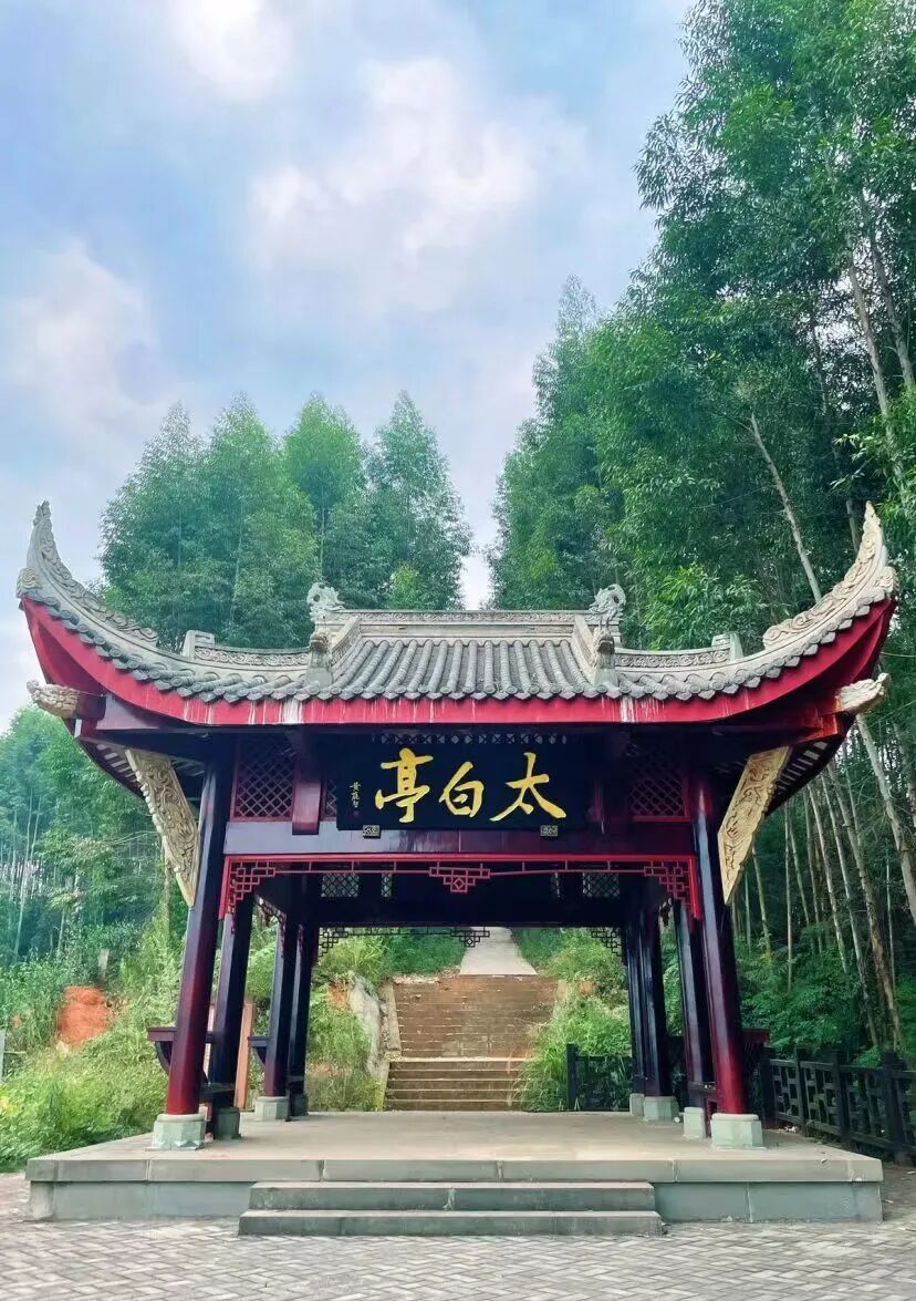 而桐梓唐宋夜郎县存在478年,中心地带就是现在的夜郎镇