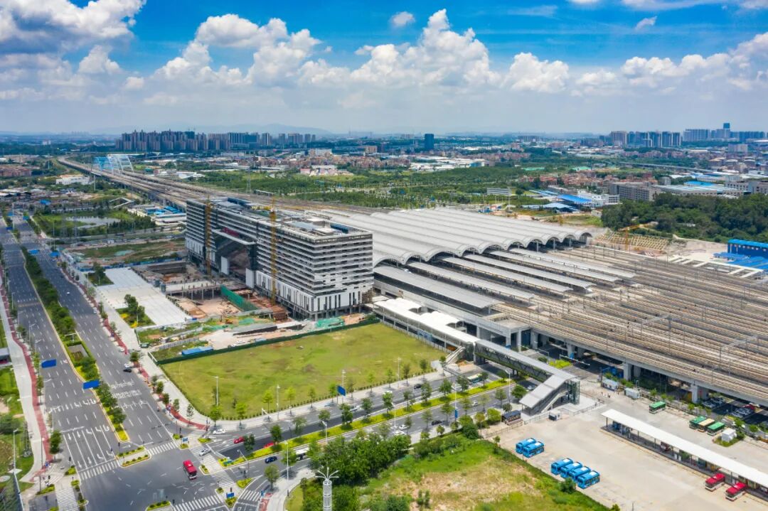 报告要求高质量建设博爱湖片区,佛山西站枢纽新城以及南国桃园片区