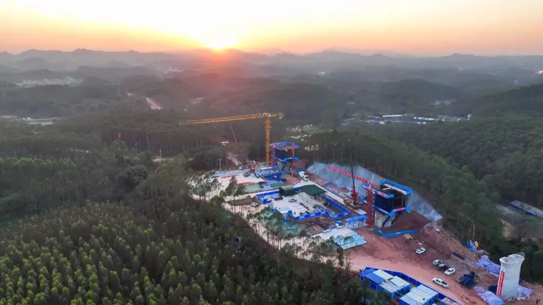 和肇庆高要区蛟塘镇交界处,推荐场址位于佛山市高明区更合镇新机场