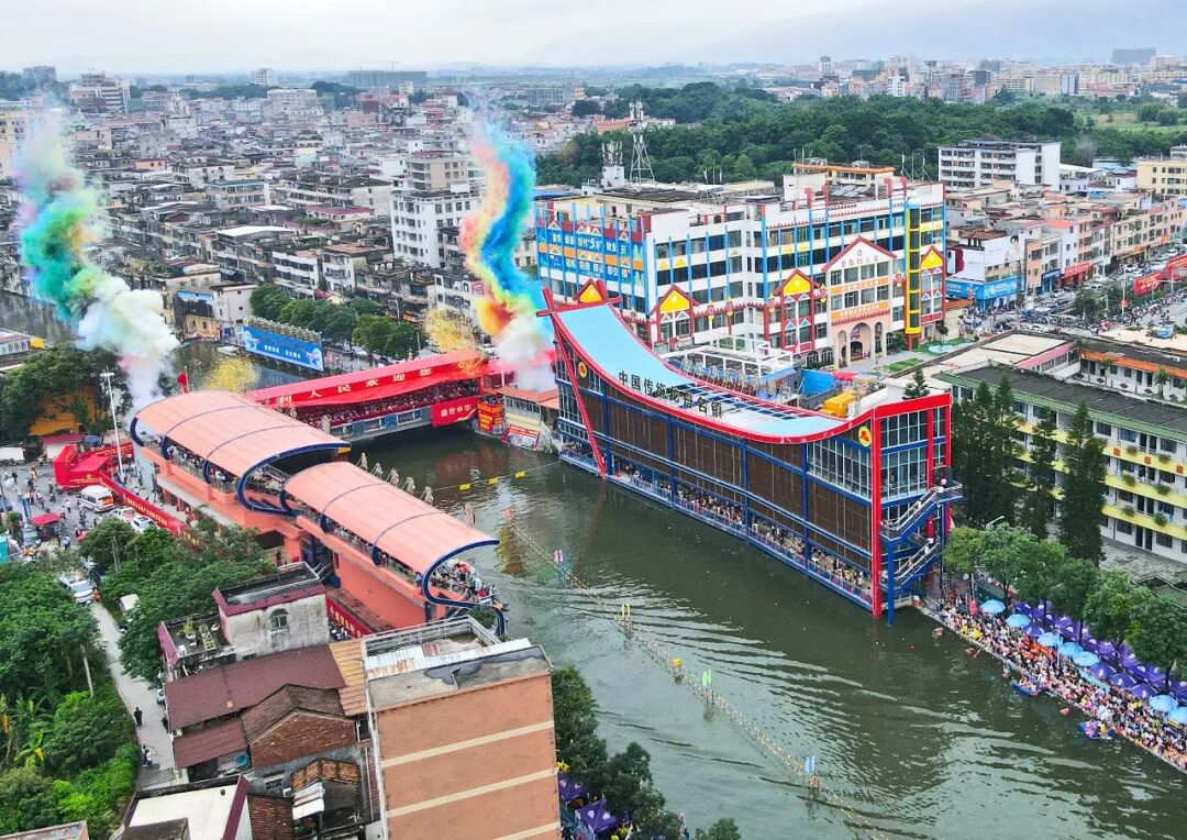 △2024年，第二届中国·肇庆（高要金利）传统龙舟大赛暨广东省传统龙舟公开赛。陈彦成 摄