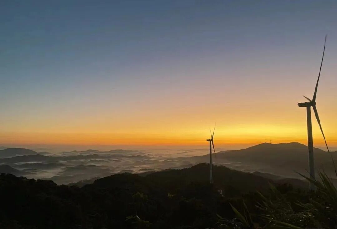 来自小红书网友@无心王友在活道镇大端风车山顶,极目远眺,视野开阔