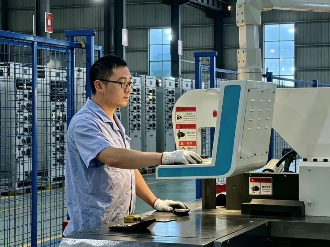 劳动最光荣 致敬假期不打烊的中盛奋斗者