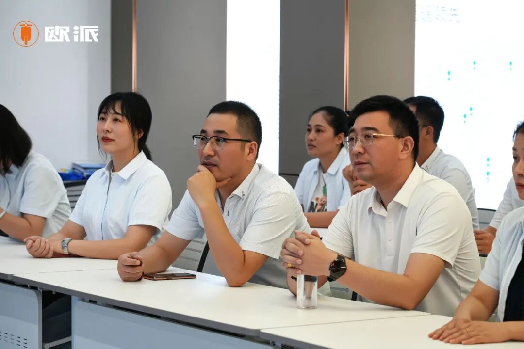 欧派电动车组织观看九三阅兵直播铭记历史致敬英雄