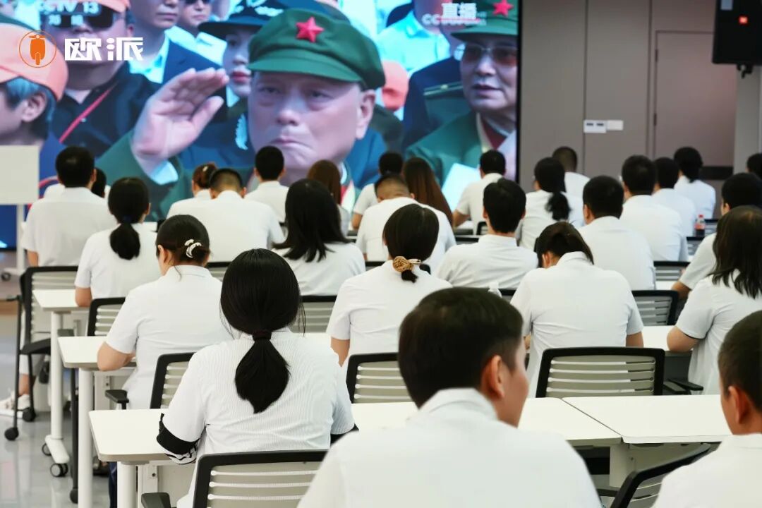 欧派电动车组织观看九三阅兵直播铭记历史致敬英雄