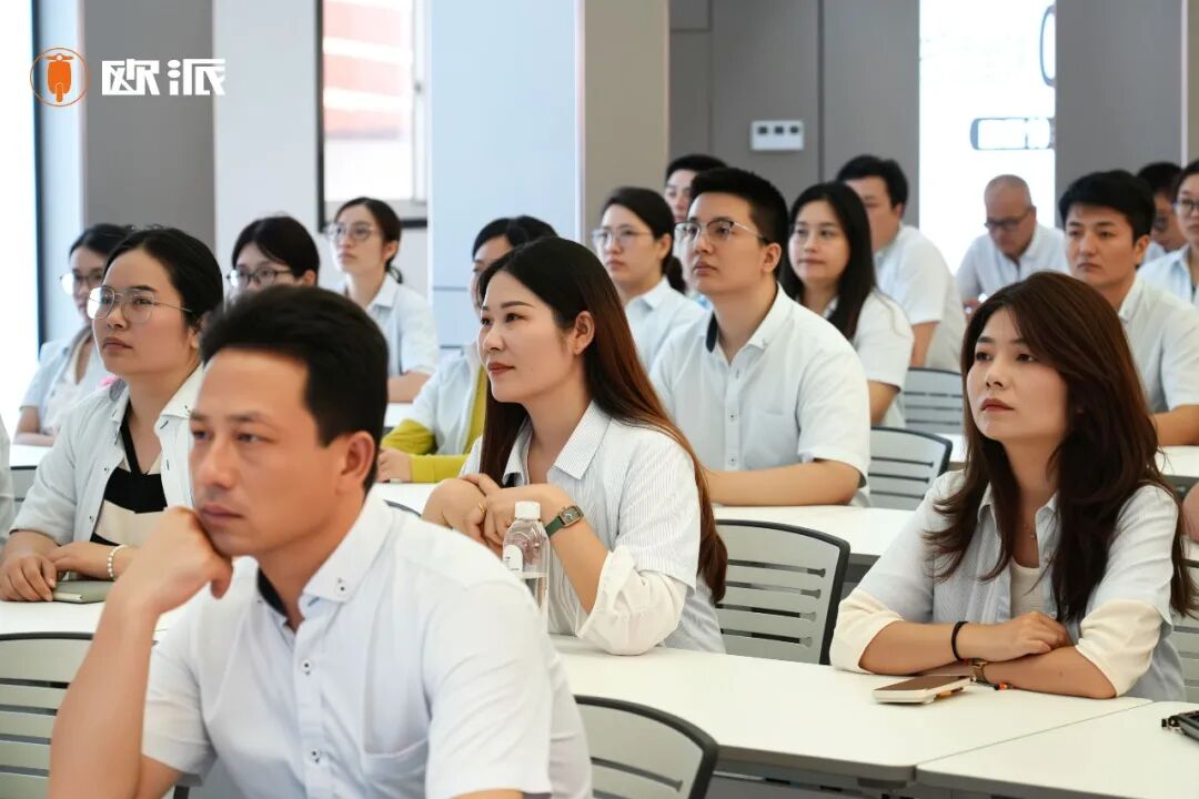 欧派电动车组织观看九三阅兵直播铭记历史致敬英雄