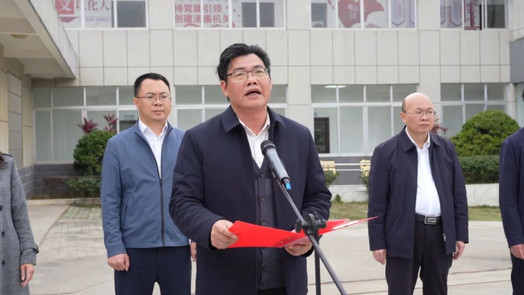 自治区气象局副局长全文杰,梧州市副市长李广勇,自治区气象局处长廖