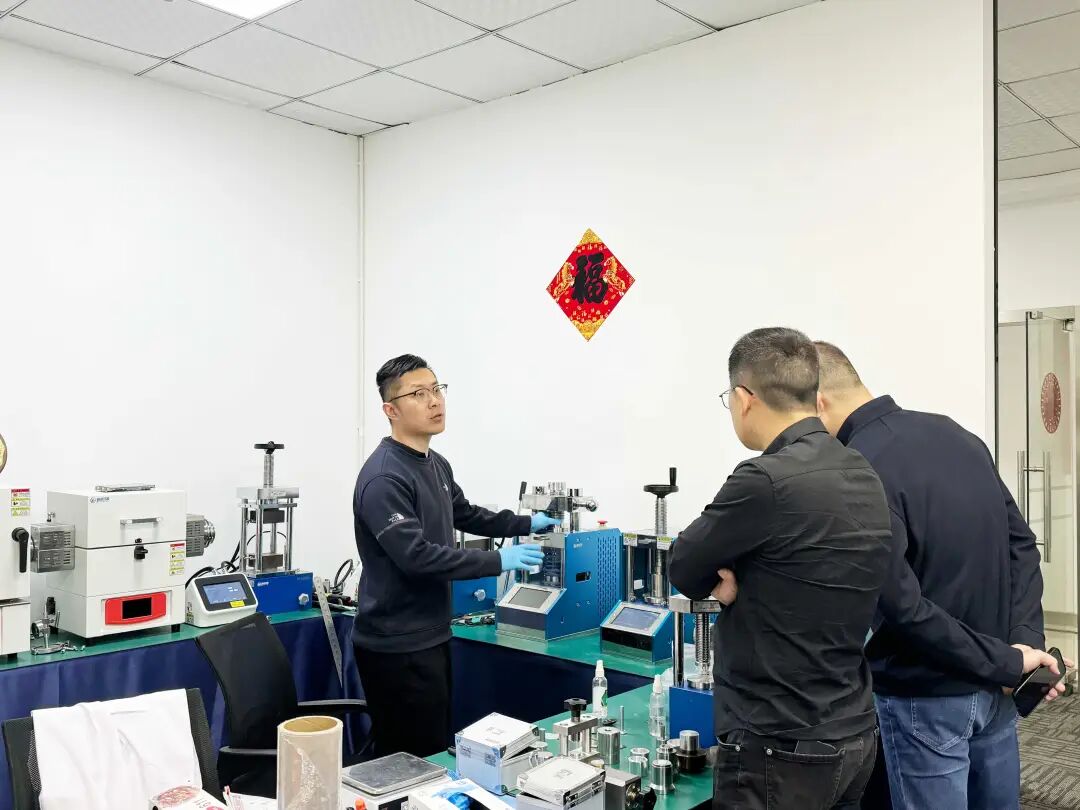 新诺实验室 | 从粉末到压片——专业压样服务，欢迎试样#压片机