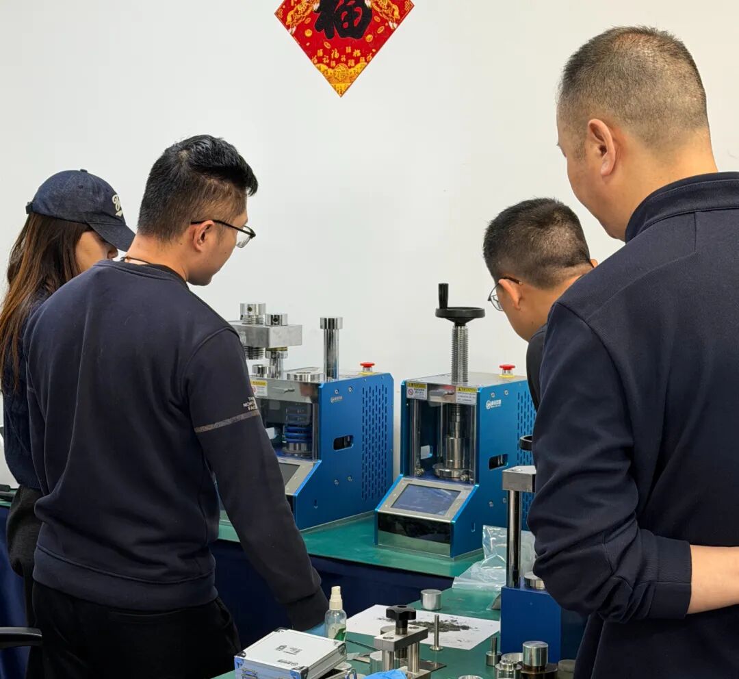 新诺实验室 | 从粉末到压片——专业压样服务，欢迎试样#压片机