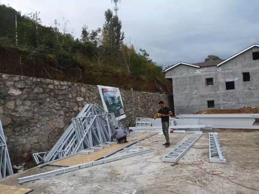 襄阳老板回乡建中式轻钢别墅，村民质疑，建完纷纷问要图纸