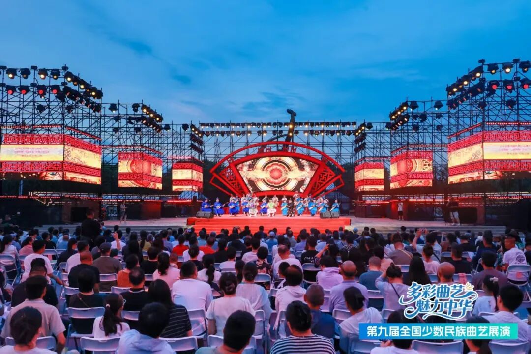 多彩曲艺 魅力中华——第九届全国少数民族曲艺展演在呼和浩特开幕 第1张