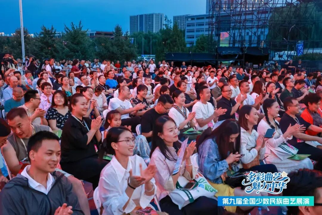 多彩曲艺 魅力中华——第九届全国少数民族曲艺展演在呼和浩特开幕 第15张