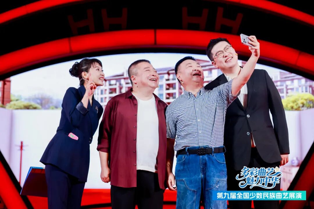 多彩曲艺 魅力中华——第九届全国少数民族曲艺展演在呼和浩特开幕 第7张
