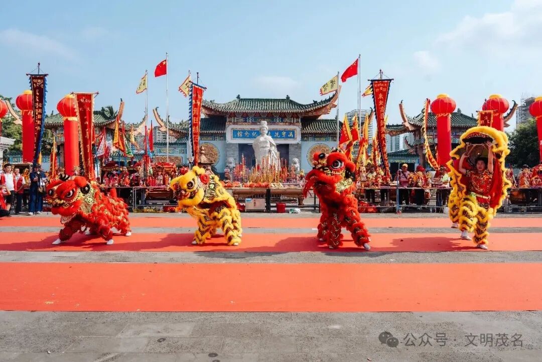 民俗活动表演表现场。冯磊摄