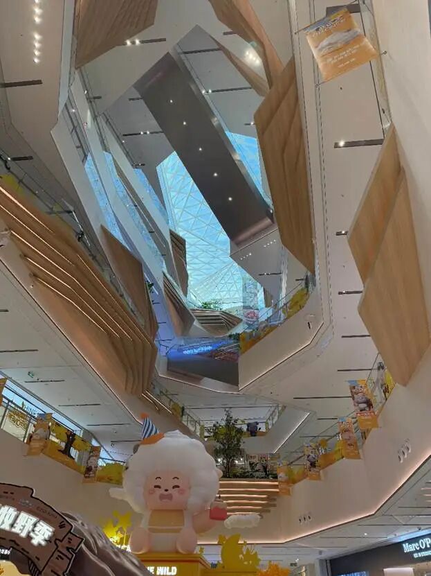 图片包含 室内, 桌子, 游戏机 AI 生成的内容可能不正确。