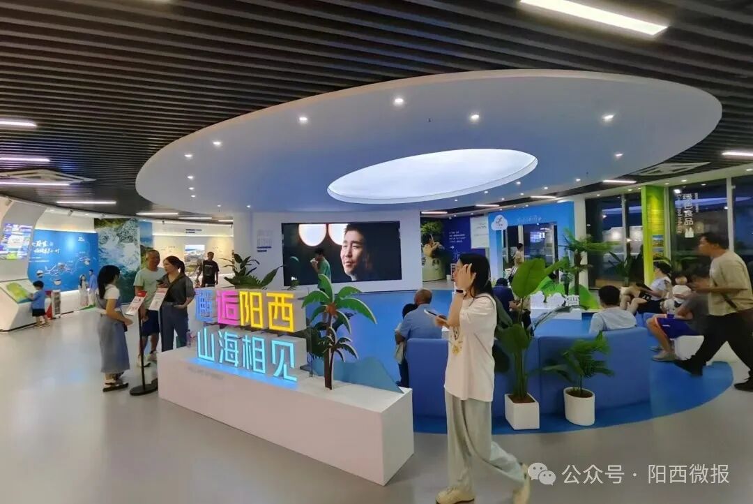 特色展厅人气旺 阳西服务区迎来"十一"黄金周首轮