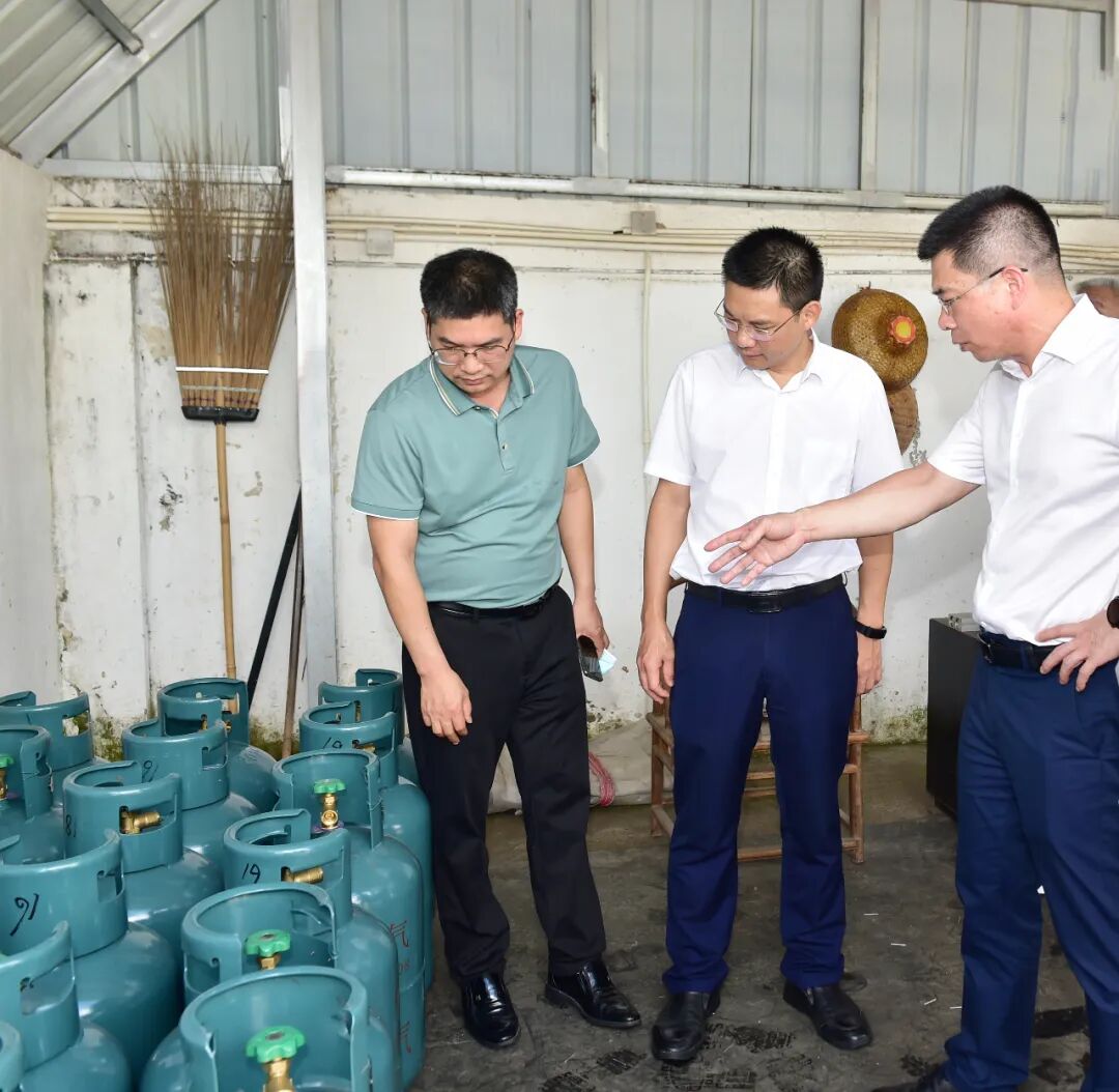 您当前所在位置:>首页>新闻>阳西新闻>黄家新一行先后来到阳江安洋